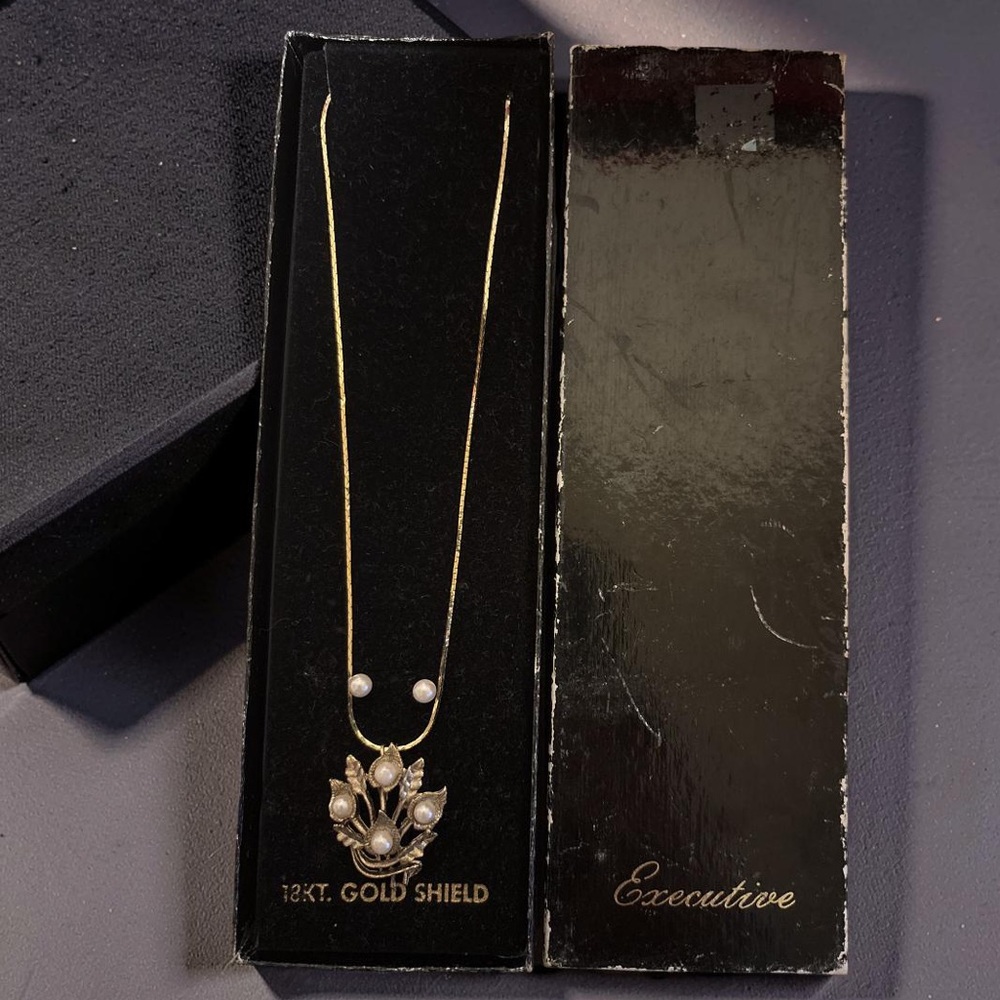 Vintage Executive 18kt Gold Shield Pearl Pendant Necklace and Earrings